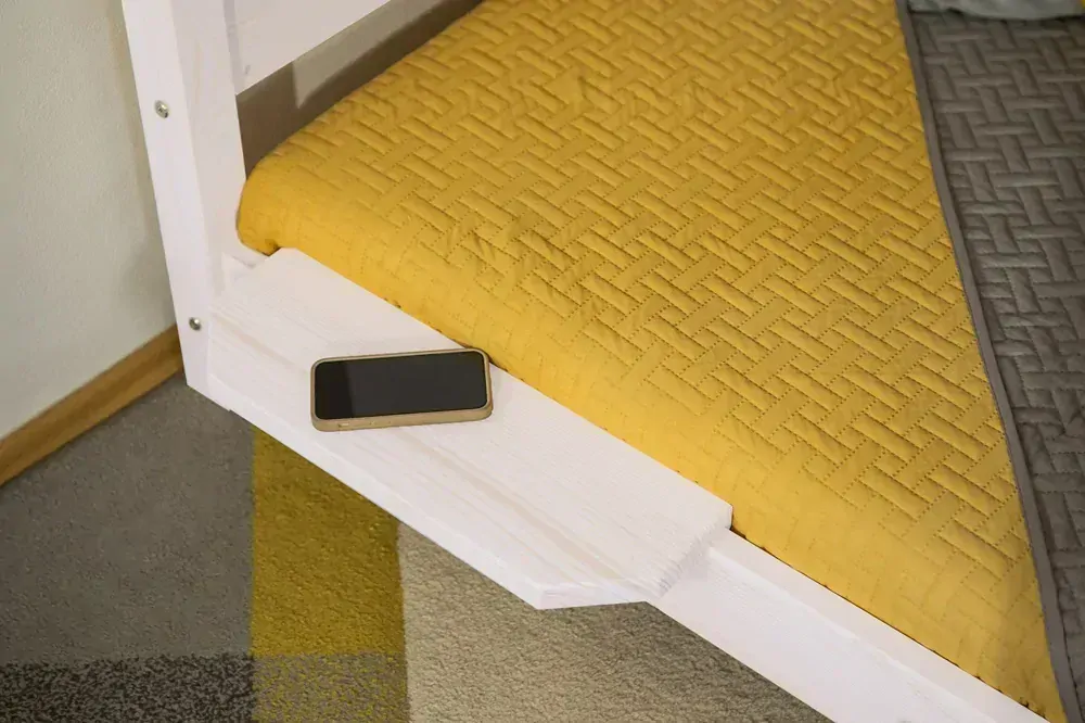 MAXIDO Závěsná police k posteli Zkosená - přírodní