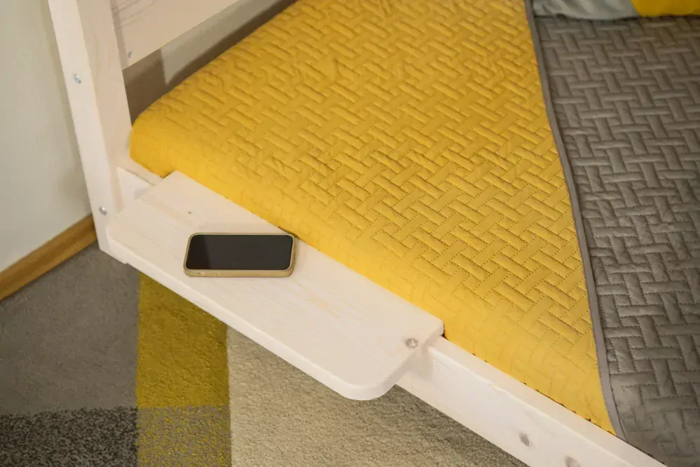 Závěsná police k posteli Zaoblená