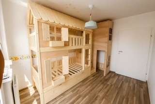 Domečková postel + hrací domek Atypická výroba 